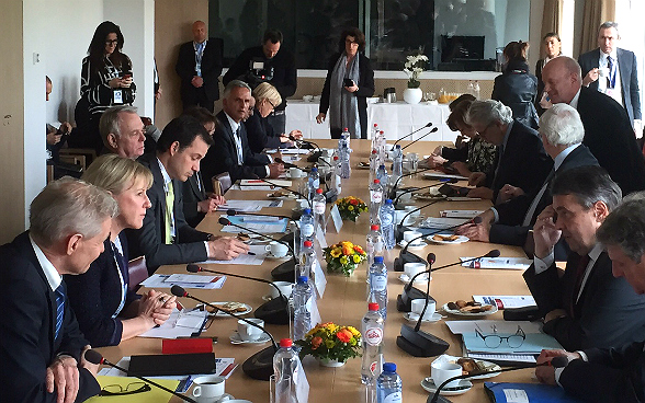 Federal Councillor Burkhalter making his statement at the Humanitarian Crisis Meeting at the Brussels conference on Syria.