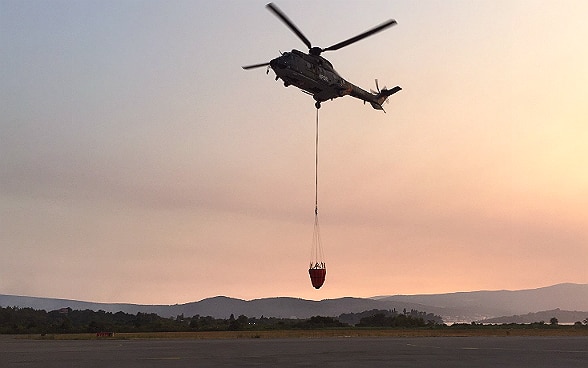 Die Schweiz entsendet einen Helikopter der Schweizer Armee  im Kosovo sowie ein humanitäres Einsatzteam