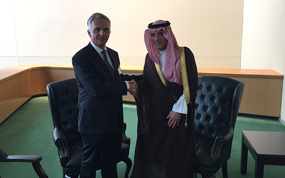 Didier Burkhalter rencontre son homologue saoudien Adel ben Ahmed al-Jubeir.