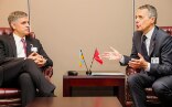 Bundesrat Ignazio Cassis im Gespräch mit dem ukrainischen Aussenminister Vadym Prystaiko.