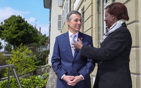 Ignazio Cassis s’entretient avec la secrétaire générale de l’Organisation internationale de la Francophonie, Louise Mushikiwabo.