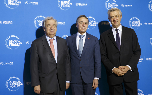Antonio Guterres, secrétaire général de l'ONU (gauche), Filippo Grandi, haut-commissaire des Nations unies pour les réfugiés (droite) avec le ministre suisse des affaires étrangères Ignazio Cassis. 