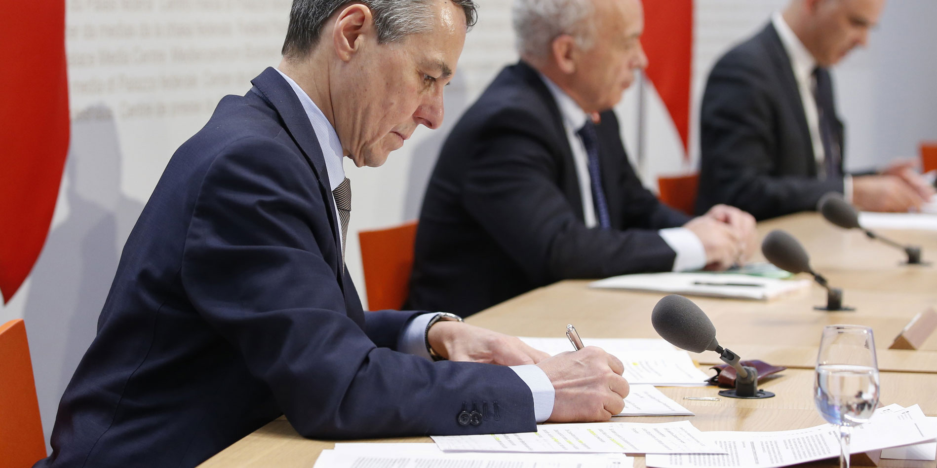 Federal Councillor Ignazio Cassis, Federal Councillor Ueli Maurer and Federal Councillor Alain Berset, from the left, during a Federal Council press conference on the coronavirus situation on Friday, 3 April 2020 in Bern. 