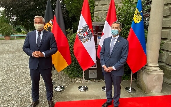 Bundesrat Ignazio Cassis bei der Begrüssung des stellvertretenden Ministerpräsidenten von Baden-Württemberg, Thomas Strobl. 