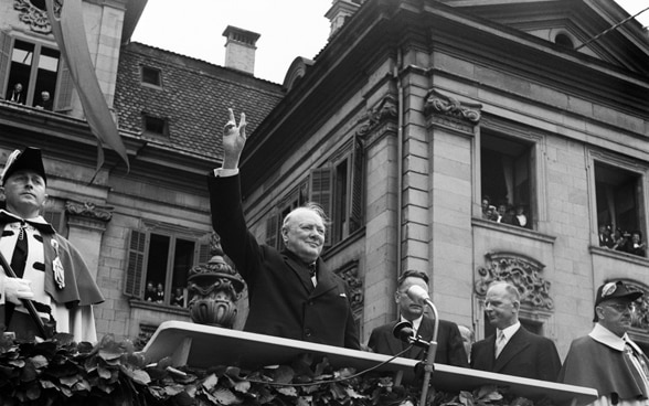Black and white photograph of Winston Churchill in Zurich 1946.