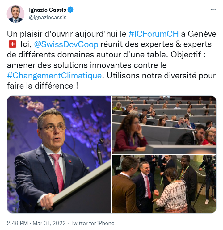 Immagini dell'evento di apertura del Congresso della cooperazione internazionale 2022 pubblicate in un tweet. Si può vedere il presidente della Confederazione Cassis che tiene il suo discorso e discute con un partecipante alla conferenza.
