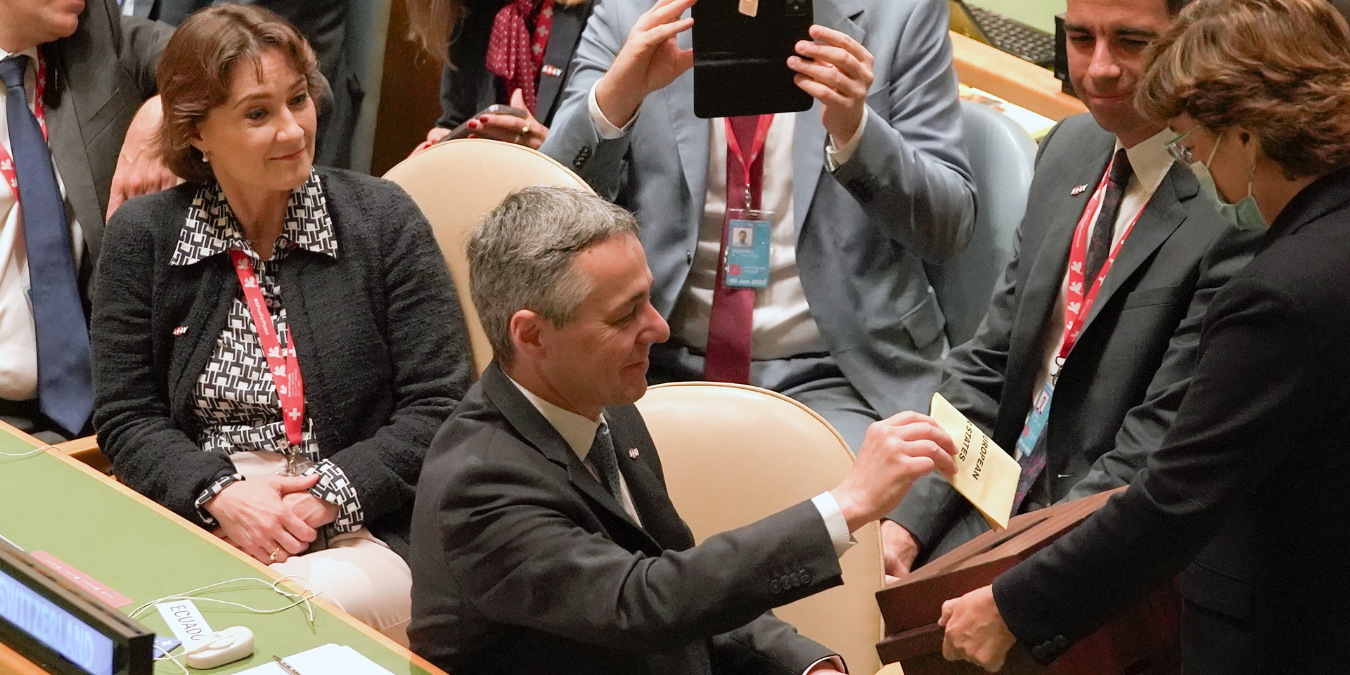 Bundespräsident Ignazio Cassis bei der Abgabe seiner Stimme in der UNO-Generalversammlung in New York.