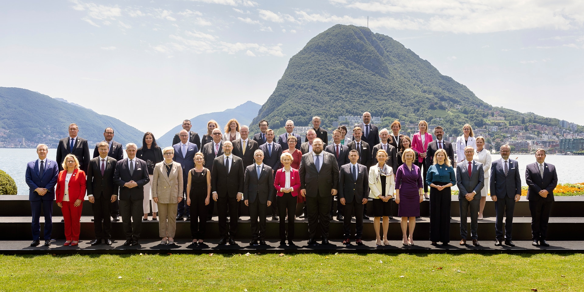 Group photo of conference delegates.