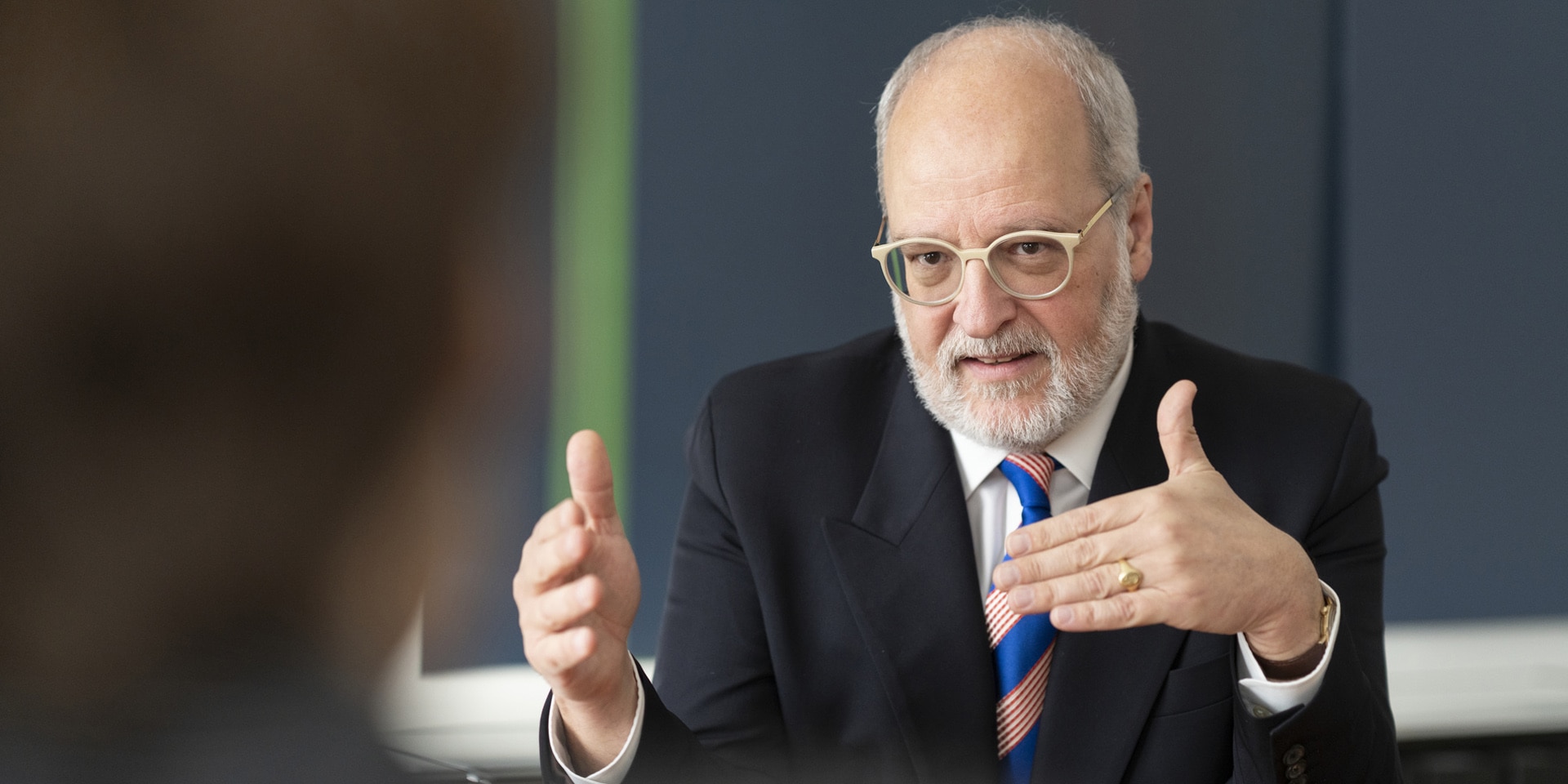 Staatssekretär Alexandre Fasel in Interview.
