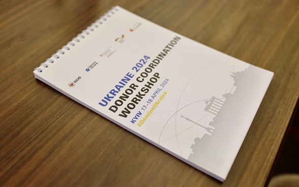 Vorschau auf die Broschüre bei den letzten Workshops zur Donor Coordination Workshops in Kyiv, organisiert vom GICHD.