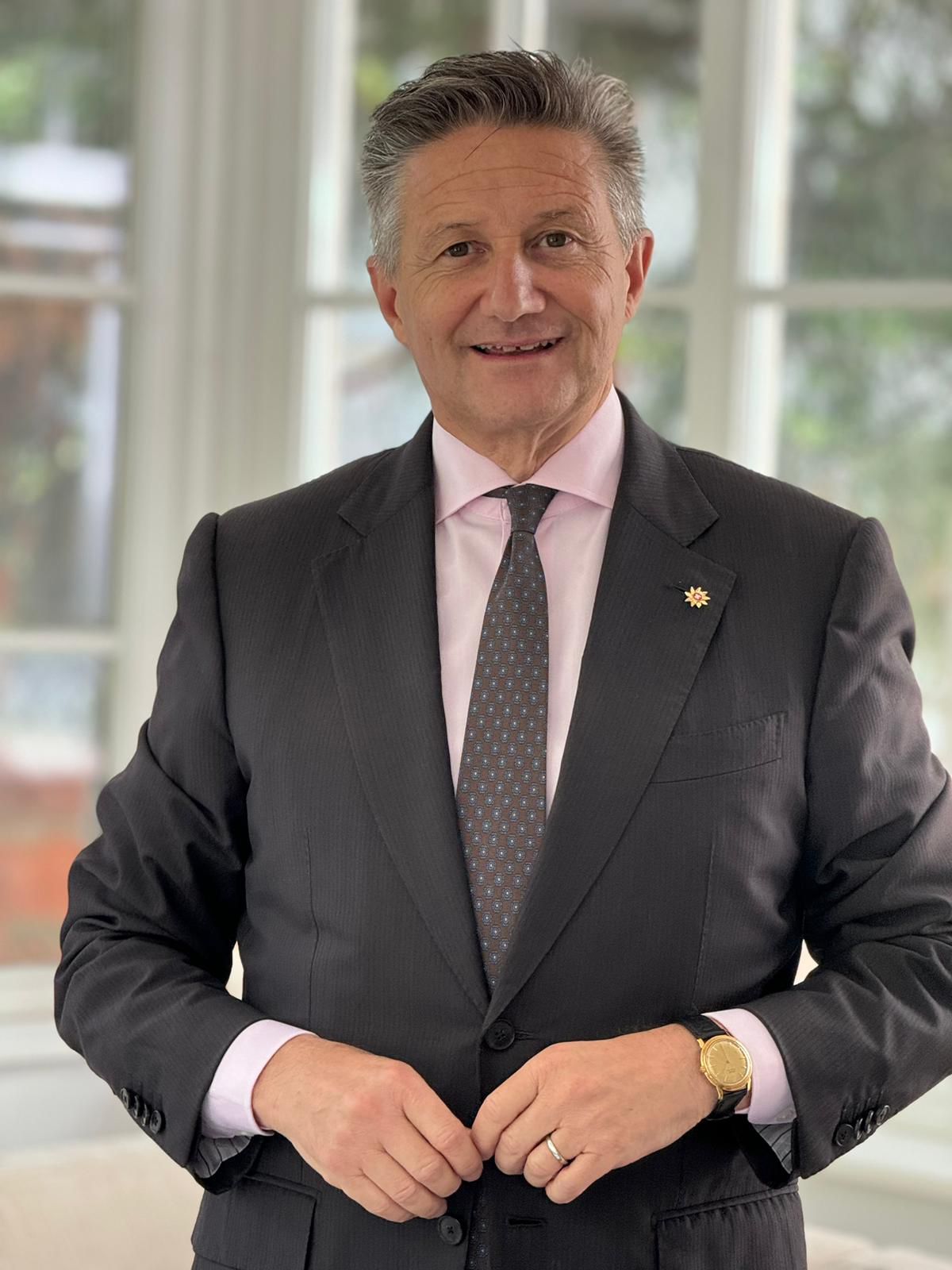 Purtret da l'ambassadur Massimo Baggi.