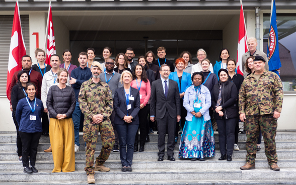 Photo de groupe des participants au cours à Stans