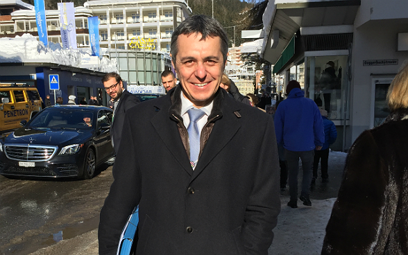Bundesrat Ignazio Cassis auf den Straßen von Davos während des Weltwirtschaftsforums.