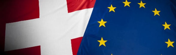 Flagge der Schweiz und der EU