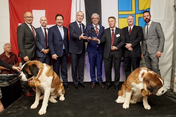 Tilman Hengevoss (Zurich Insurance), Frank Wulms (Julius Bär), Pascal Gentinetta (Julius Bär), Ambassador Christian Meuwly, Jon Domenic Parolini (Canton Graubünden), Ambassador Urs Bucher, Tom Zeeb (Schweizer Börse), Vincent Bresmal (Switzerland Cheese Marketing Benelux)