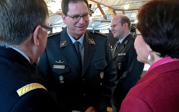 Brigadier Marcel Amstutz (au centre),