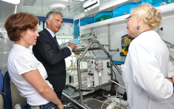 Bundesrat Didier Burkhalter in der Kinderklinik