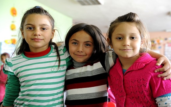Trois jeunes filles roms