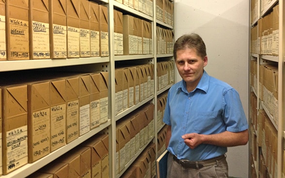 Un post-dottorando ungherese nell’archivio dell’Università di Ginevra. 